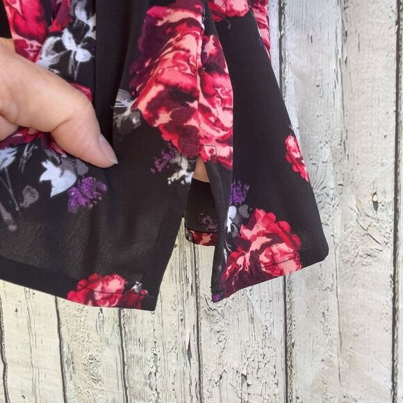 Catherines Womens Dark Floral Top Size 4X 30/34W 3/4 Roll Tab Sleeve Roses - Picture 6 of 10